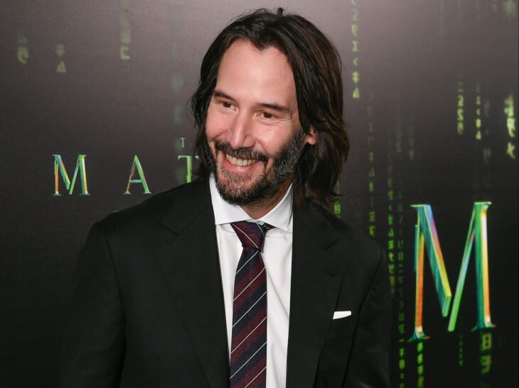 Actor Keanu Reeves en la alfombra roja de la película Matrix Resurrecciones