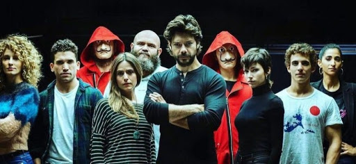 Personajes de La casa de papel reunidos presentando la cuarta temporada 