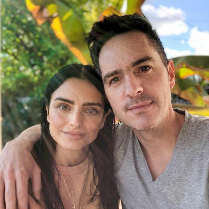 Fotografía de Mauricio Ochmann junto a Aislinn Derbez