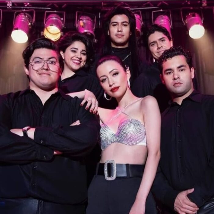 Elenco de Selena, La serie reunido para una foto promocional