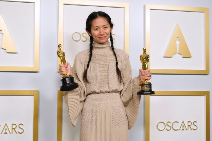 Chloé Zhao por Nomadland en la entrega de los premios óscar