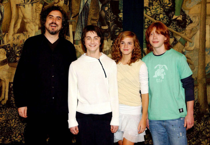 De izquierda a derecha: Alfonso Cuarón, Daniel Radcliffe, Emma Watson y Rupert Grint durante las filmaciones de 'Harry Potter y el prisionero de Azkabán'