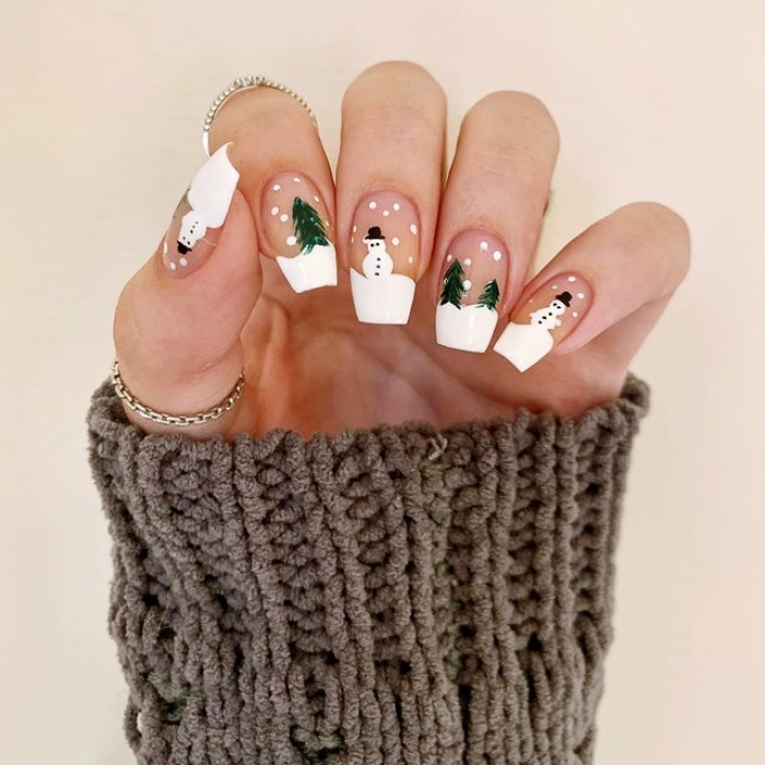 uñas acrílicas, gelish, postizas en color blanco con adornos navideños, pinitos, esferas, glitter, guirnaldas y diseños monocromáticos, chic, elegantes