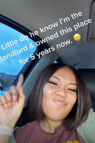Chica grabando un video en TikTok