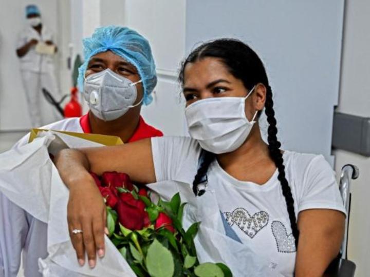 Diana Paola Angola y su prometido