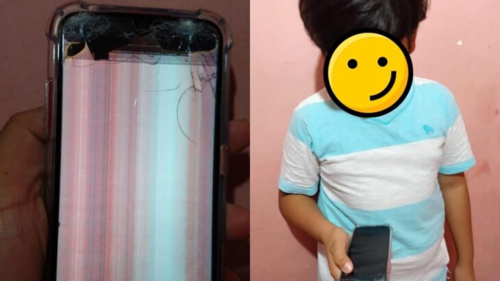 Niño viendo su celular roto