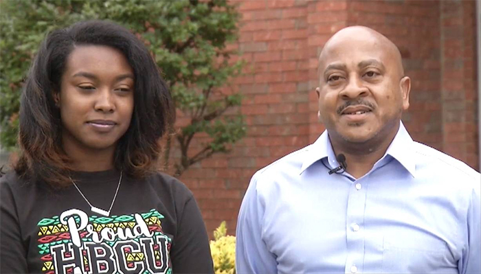 Papá prepara ceremonia de graduación en casa para su hija