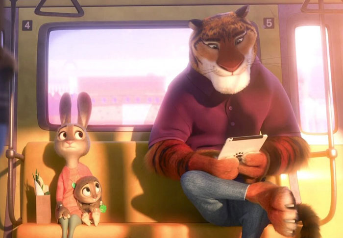 Escena de Zootopia con un conejo y un tigre en un tren