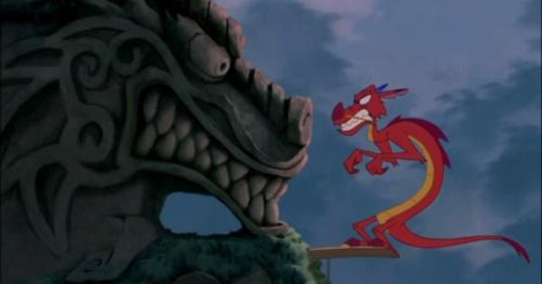 Escena de Mulán donde Mushu despierta al Gran Dragón de Piedra