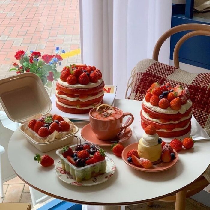 Pasteles aesthetic con betún y frutas
