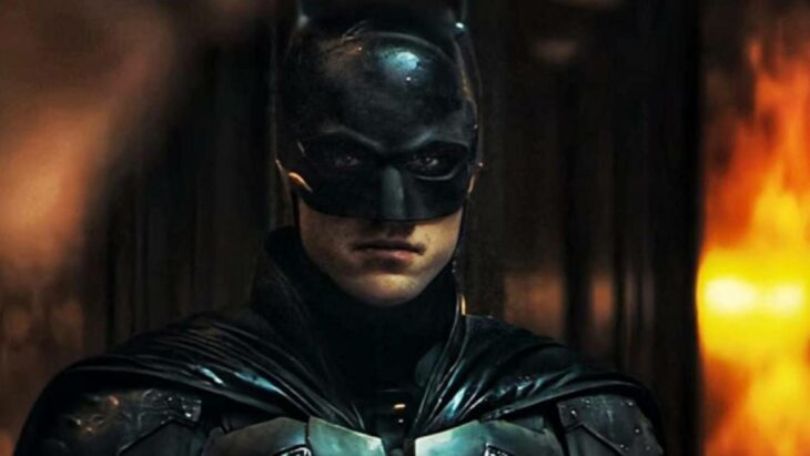 Robert Pattinson vestido como Batman