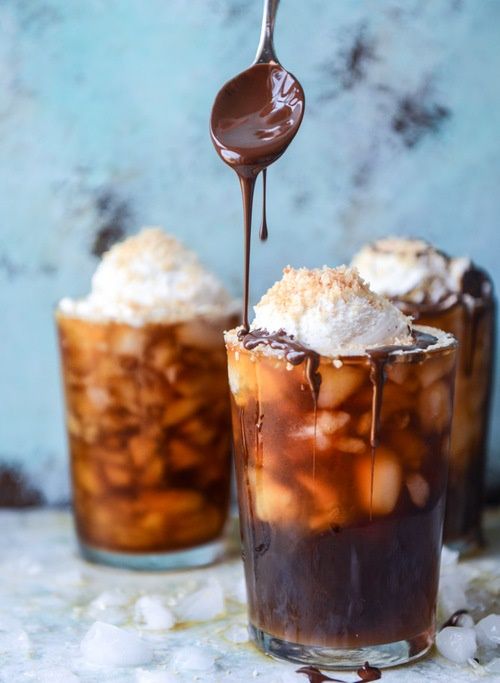 Café con helado y chocolate