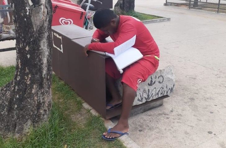 Renilson Nunes, vendedor de paletas estudiando