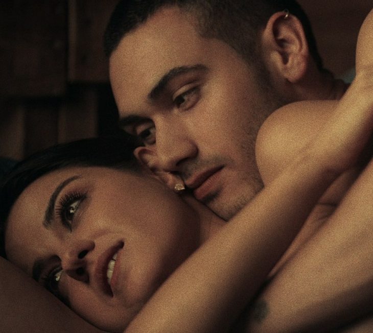 imagen promocional de la serie oscuro deseo